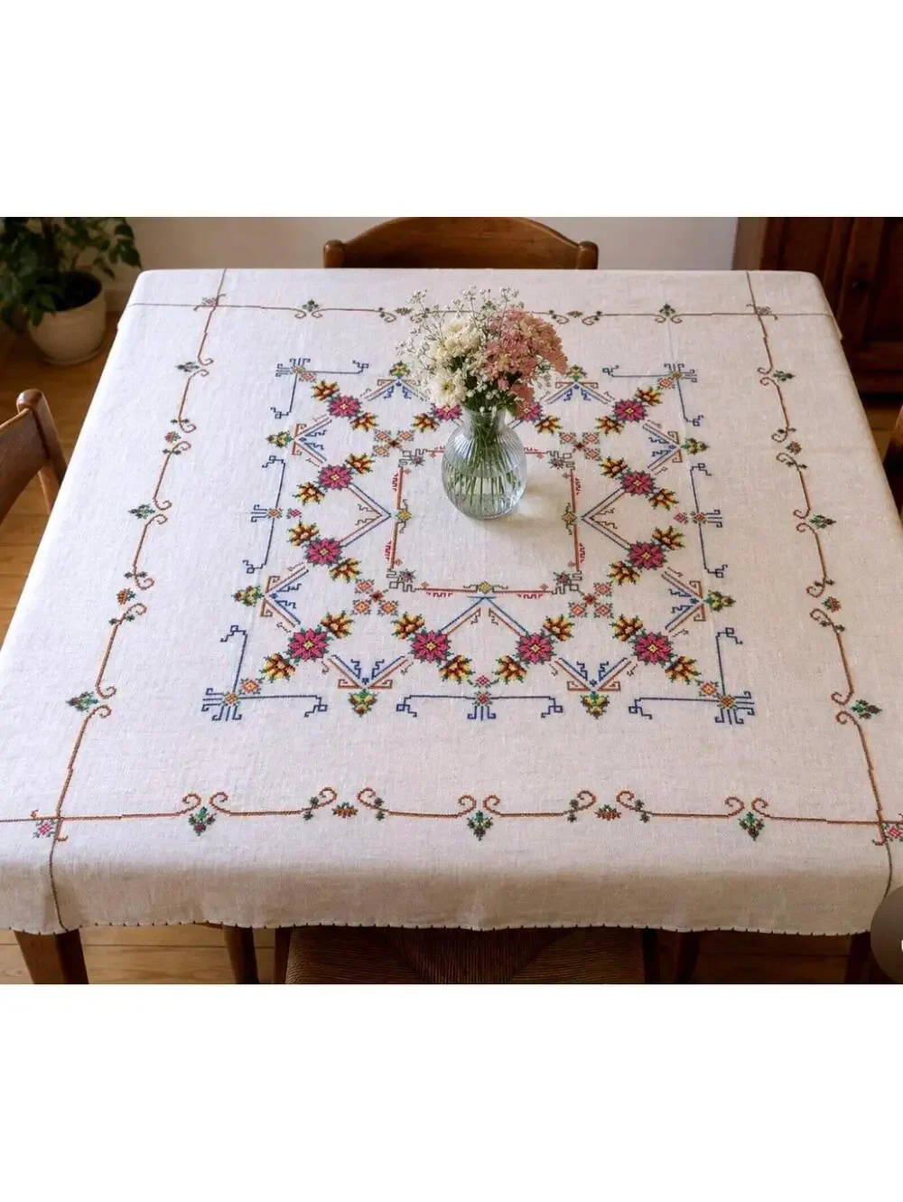 VTG Handmade Needlepoint Floral Linen Tablecloth 47” W/ 4 Napkins Colorful Boho